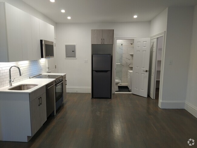 Building Photo - 225 Newbury St Unit 3R Rental