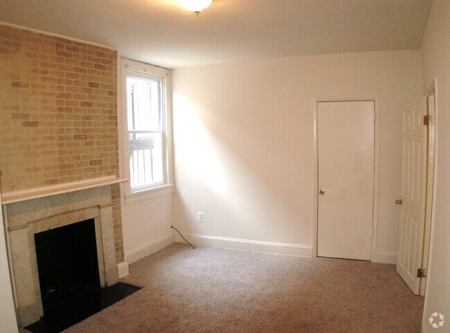 Building Photo - Junior Two Bedroom (Two bedrooms, no dedic... Unit 3R Rental