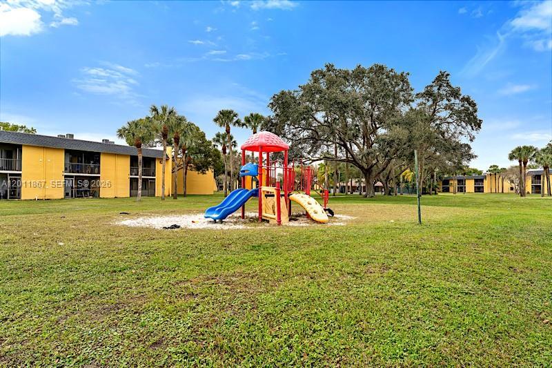 Photo - 1408 Meadows Cir W Unit 1408