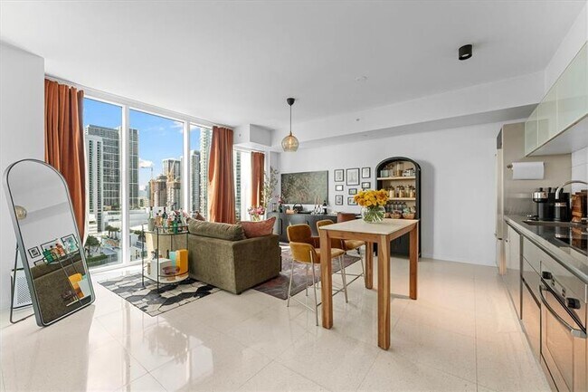 Photo - 1040 Biscayne Blvd Unidad 1908
