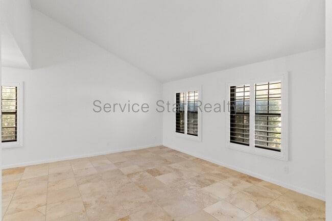 Photo - 439 E Barbara Dr