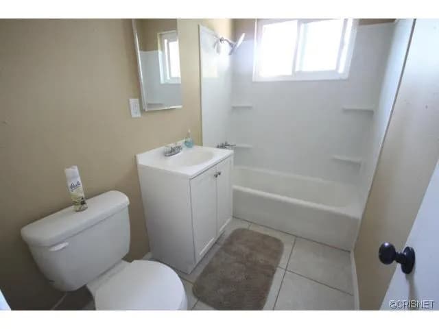 Photo - 471 E Nugent St House