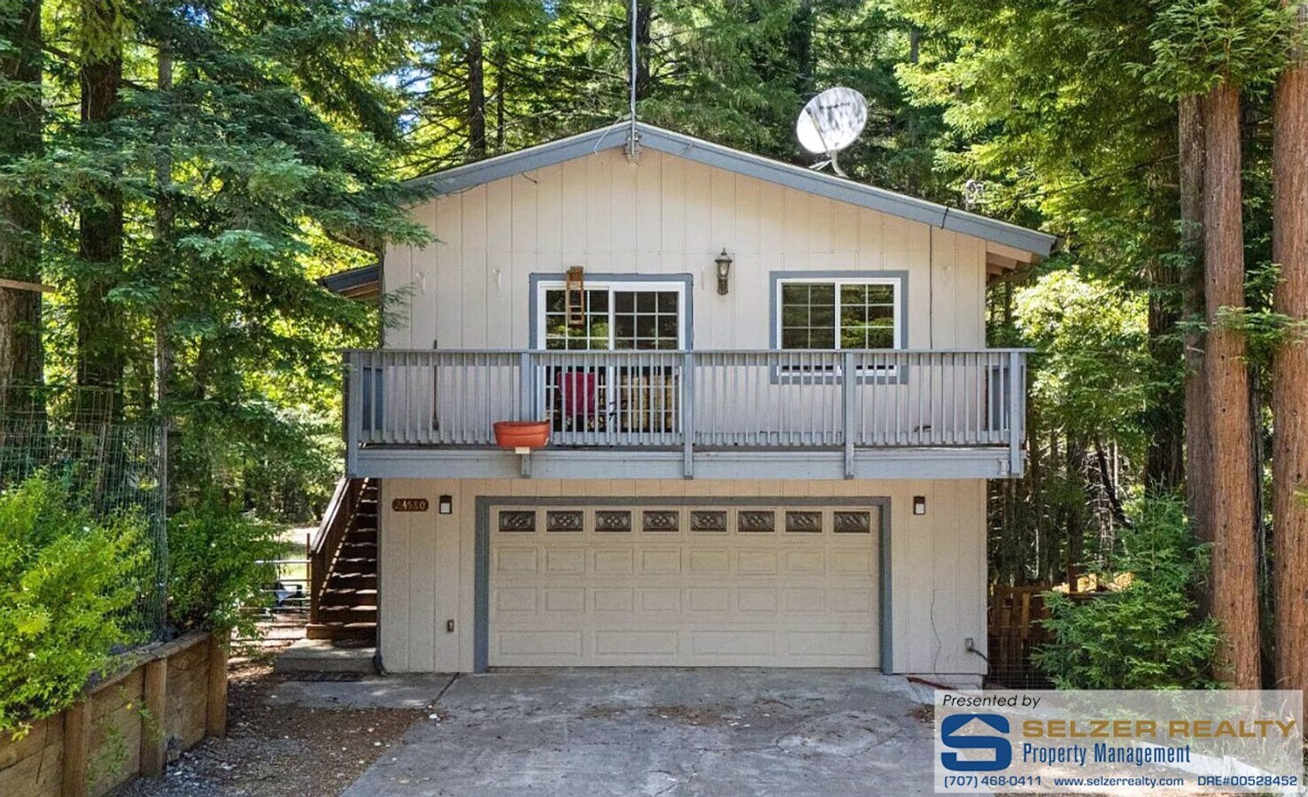 Cozy & charming 4 bd. home amongst the trees! - Cozy & charming 4 bd. home amongst the trees!