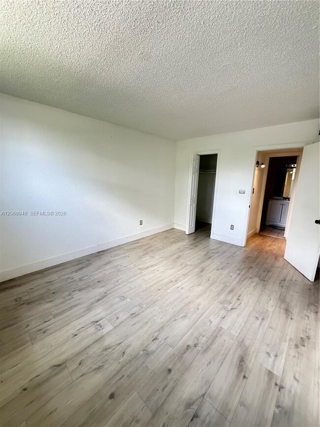 Photo - 606 W 81st St Unit 209