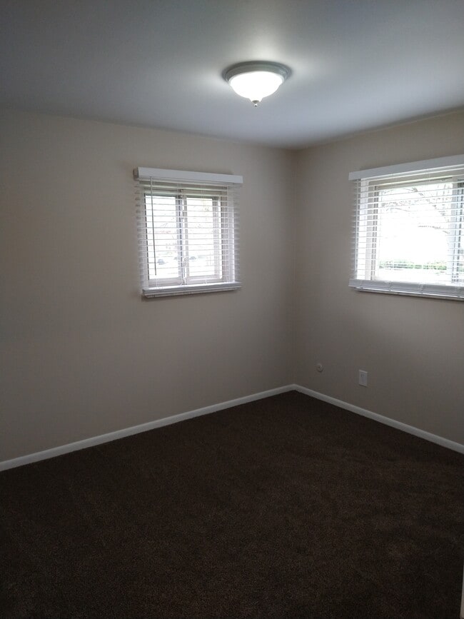 946 N Adams Rd Unit 3