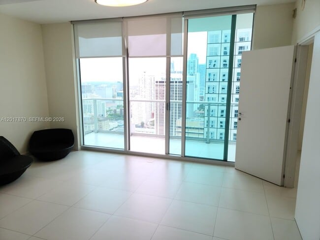 Building Photo - 300 S Biscayne Blvd Unit T-3303