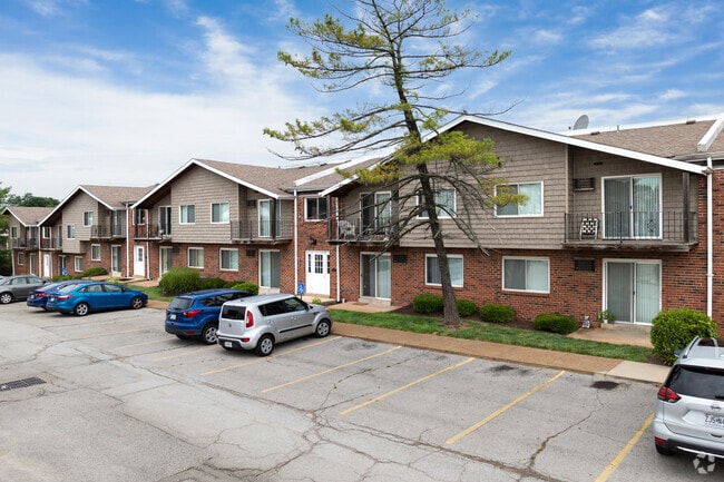 Marlborough Trails - Marlborough Trails Apartments