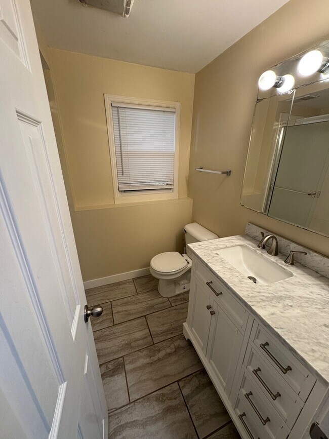 Photo - 2002 Andrew St SE