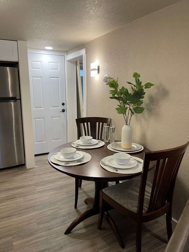 Dining Area - 134 W 11th Ave Unit #B