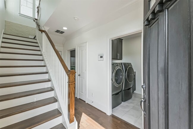 Photo - 737 Dorothy St