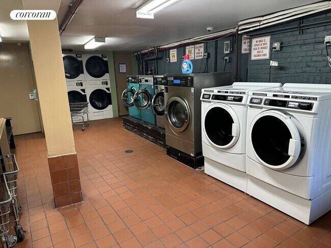 Photo - 326 W 47th St