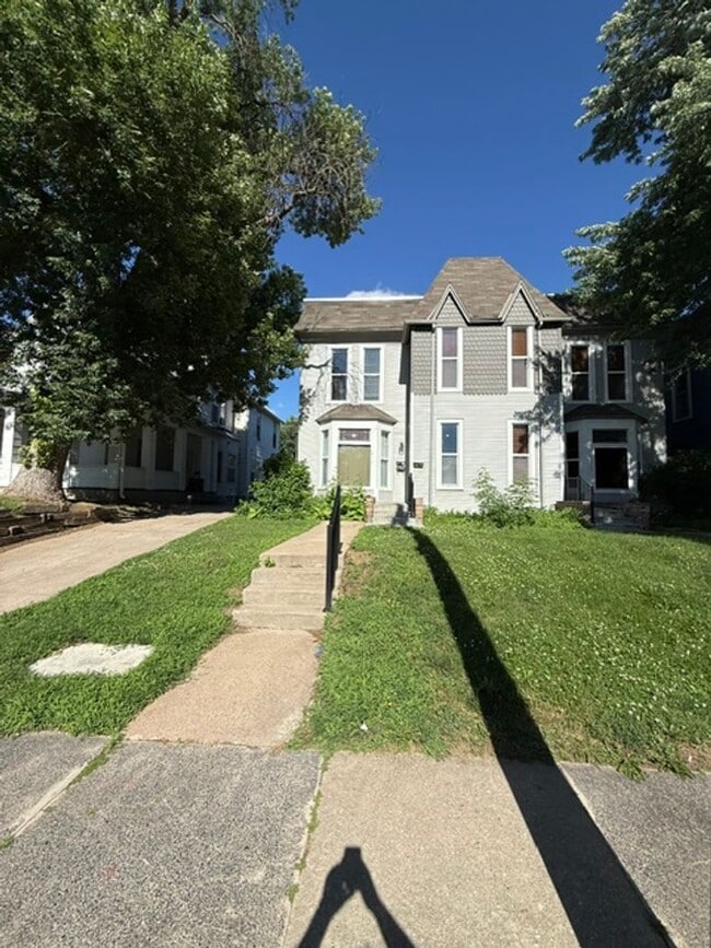 Building Photo - 1313 S 32nd St Unit 1313 S 32nd St #2