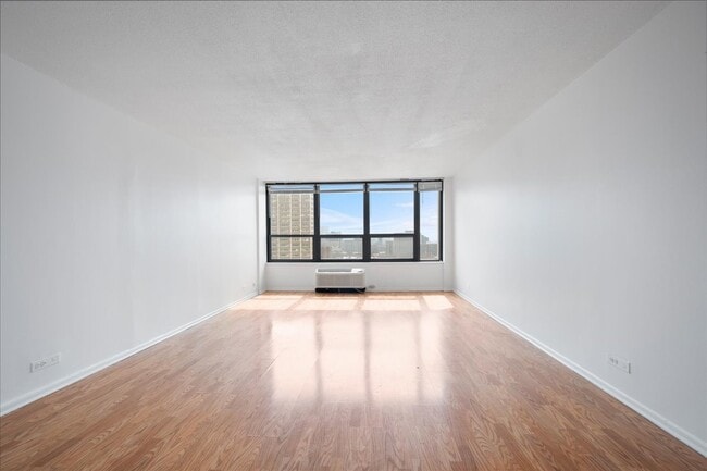 Photo - 5100 N Marine Dr