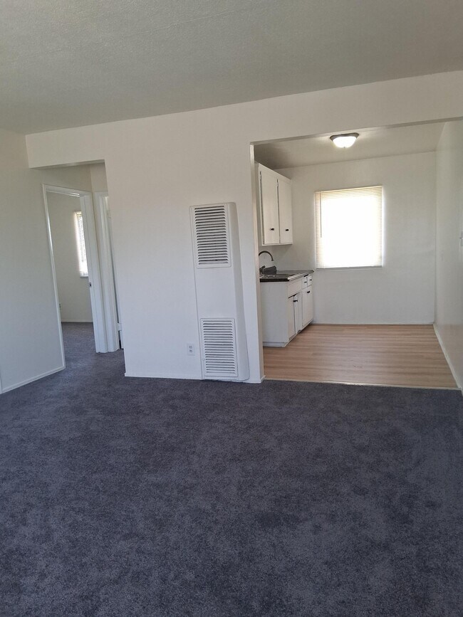 11256 Raymond Ave Unit 8