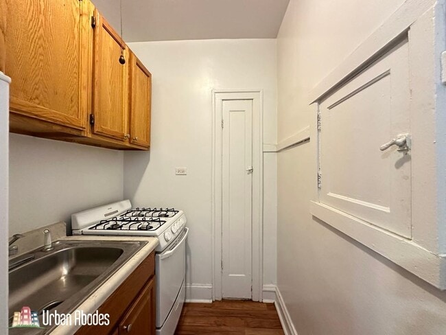 Photo - 2530 N Sawyer Ave Unit 205