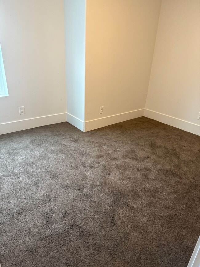 Photo - ***Move in Special***