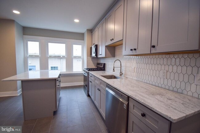 207 Paxson Ave