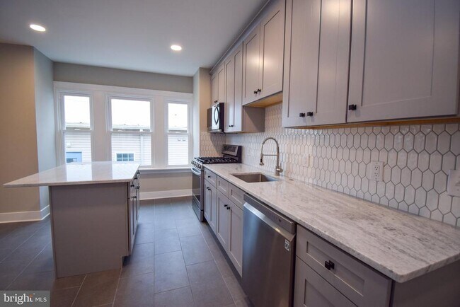 Photo - 207 Paxson Ave
