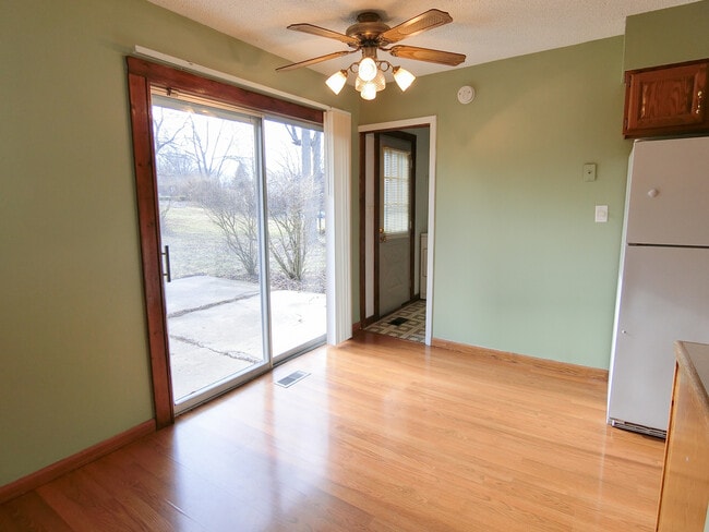 Photo - 517 Hingham Ln