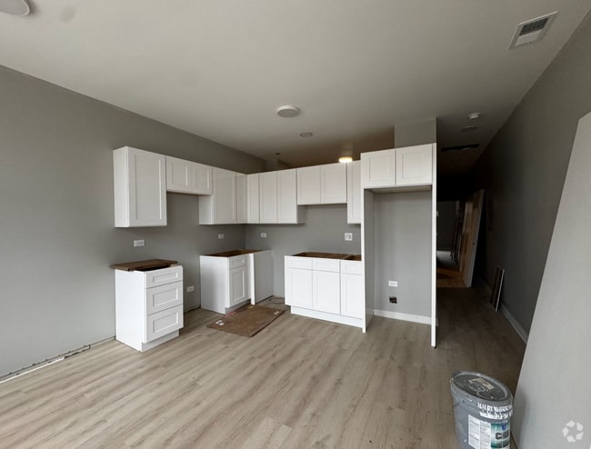 Building Photo - 4007 W School St Rental