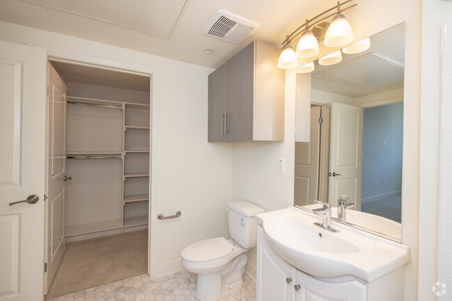 2BR, 1BA - 797SF