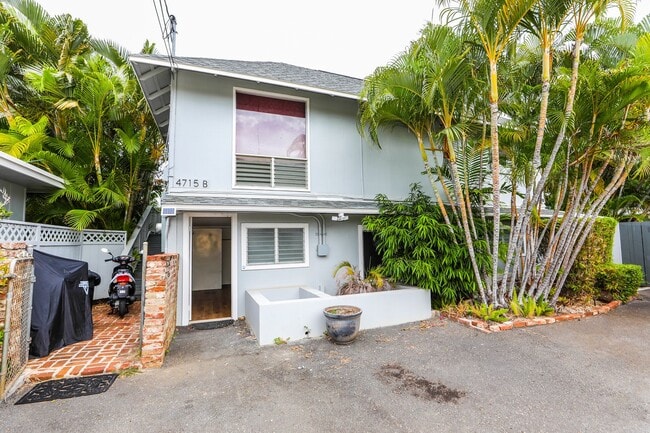 Building Photo - Kahala Avenue Beachside - remodeled 2 bedroom, 1 bath with Luxury Vinyl Plank Flooring