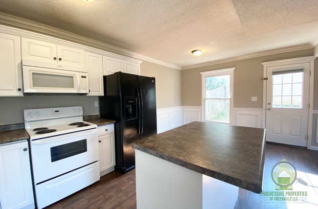 Photo - 105 Osmond Dr