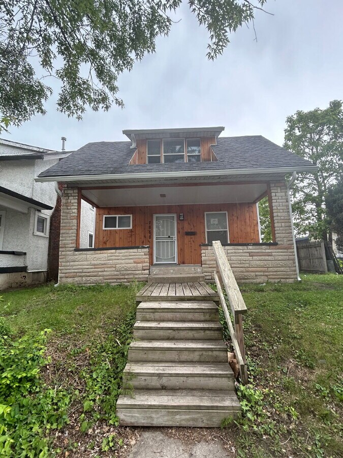 Newly Renovated 3 bedroom, 2 Bath home in Crown Hill Neighborhood - Newly Renovated 3 bedroom, 2 Bath home in Crown Hill Neighborhood