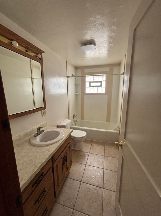 1109 Lake St