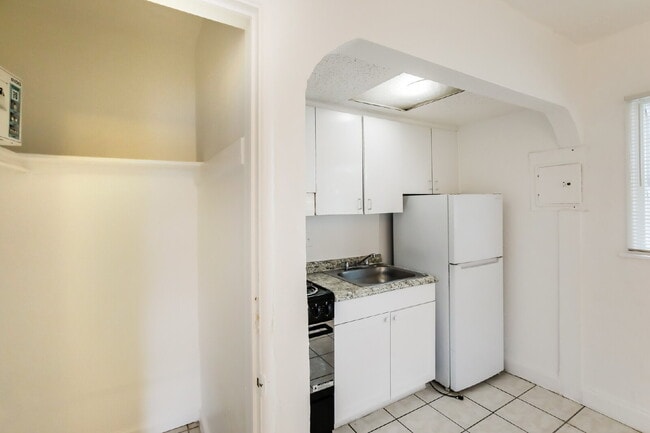 Photo - Newly renovated studio apartment in Hollywood, Florida Unidad E