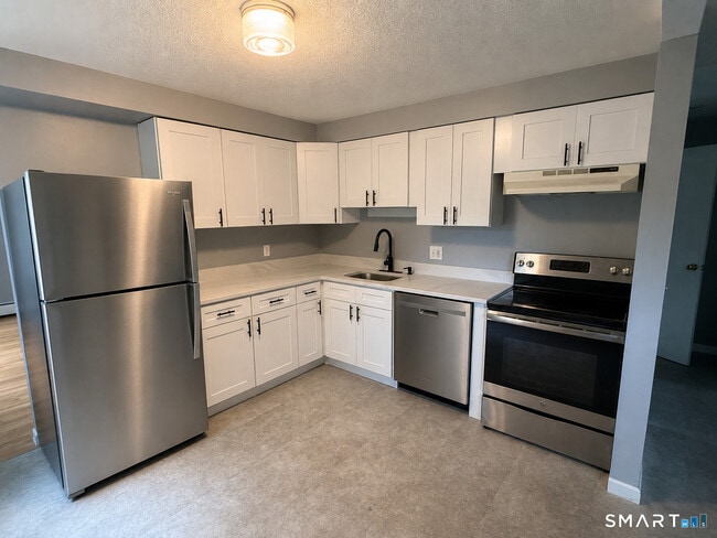 Building Photo - 47 Terrace Gardens Unit 47