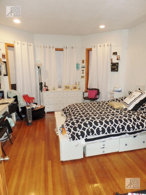 Photo - 5 bedroom in Brookline MA 02446 Unidad 1 COPY