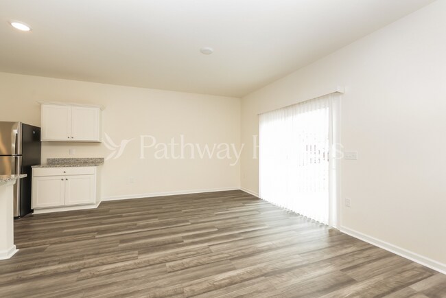 Photo - 1074 Large Poppy Dr