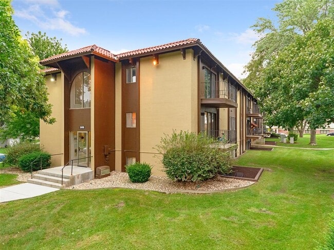 Photo - Montclair Place