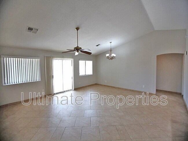 Photo - 4611 N 87th Ave