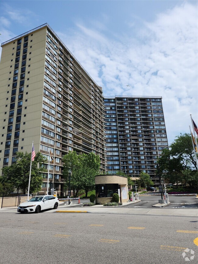 Building Photo - 2 Bay Club Dr Unit 6N Rental