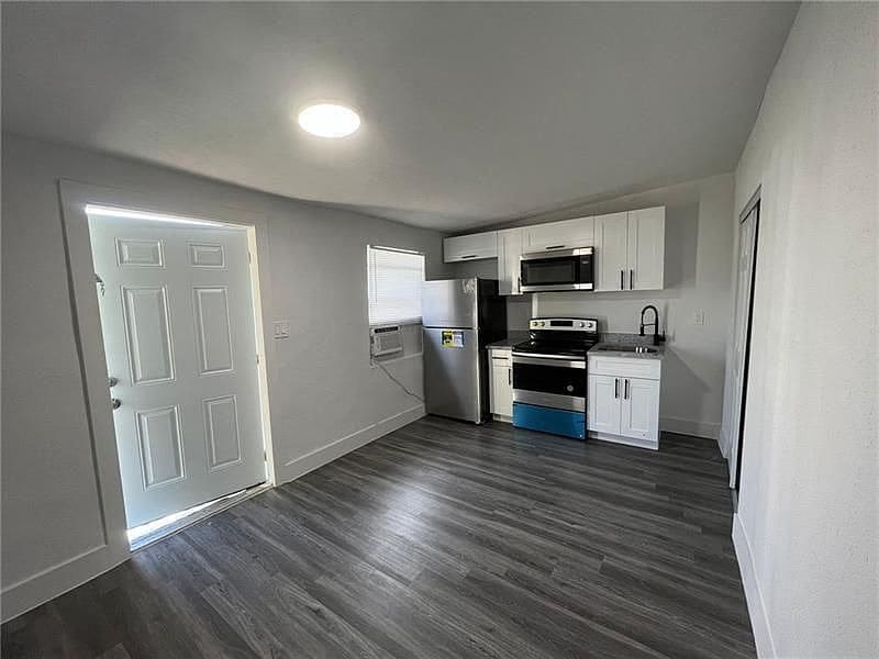Photo - 3904 SW 13th Ct Apartment Unit 1