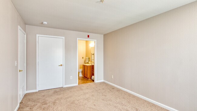 Sandston Plateau Senior Apartments - Bedroom