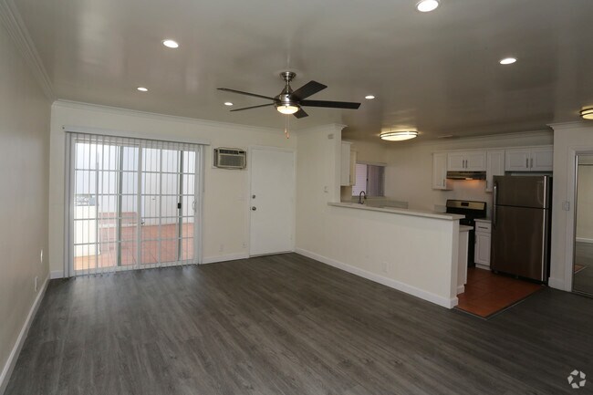 1HAB, 1BA - 700 ft²