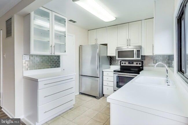 Photo - 9040 Centerway Rd