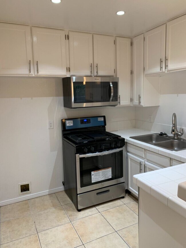Photo - 3042 Livonia Ave