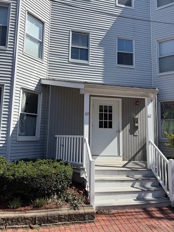 Building Photo - 60 Pleasant St Unit 3