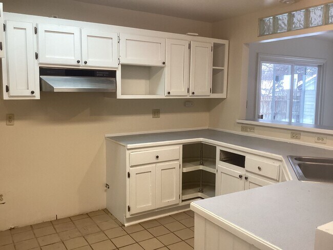 4 Bedroom 2 Bathroom Single Family Home - 4 Bedroom 2 Bathroom Single Family Home