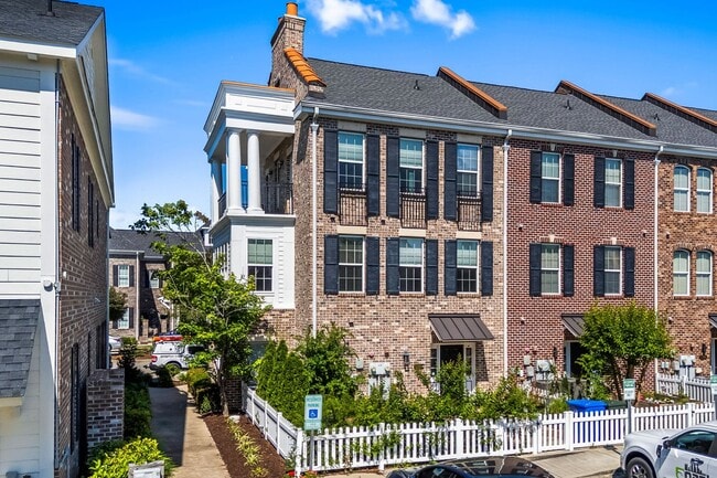 Building Photo - Modern & Spacious 2BR Townhouse in Myrtle Beach