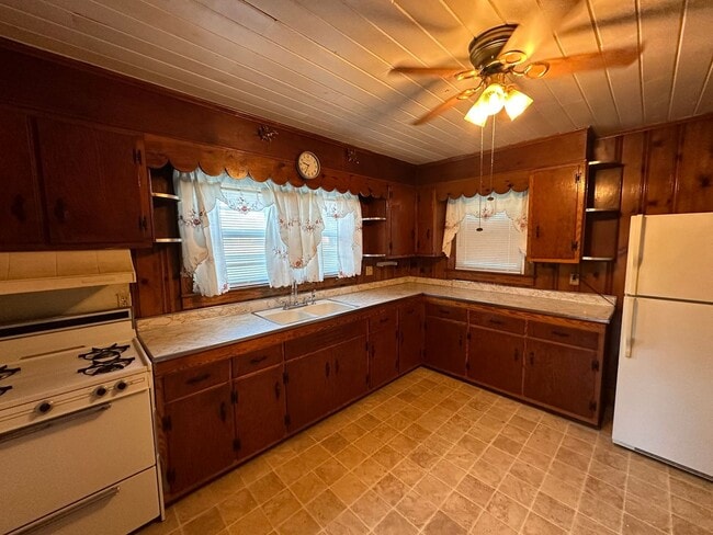 Photo - Your Slice of Serenity : Country Charm Awa...