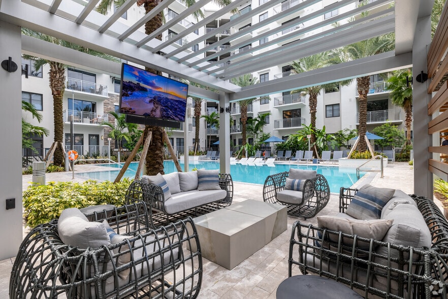 Infinity Pool & Cabana Area