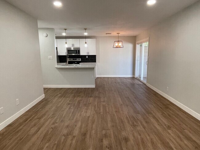 Photo - 1111 N 84th Pl