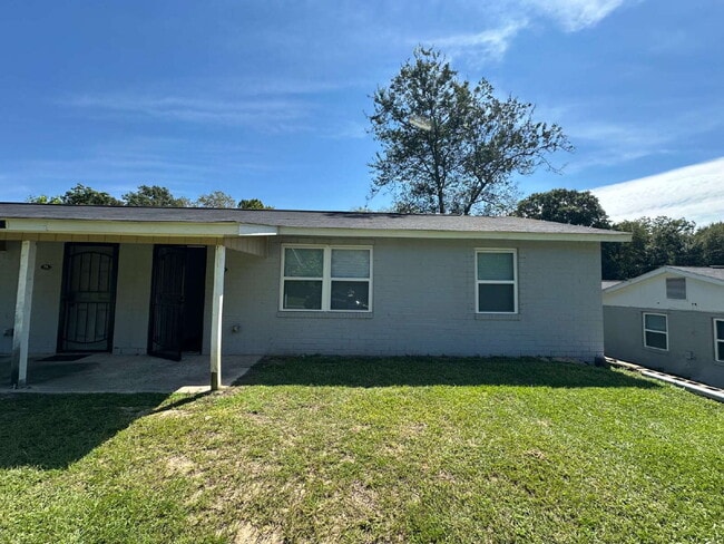 Building Photo - Section 8 Welcome! Charming 2-Bed Duplex i... Unit 8A Rental