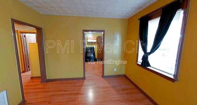 Photo - 237 E 21st St