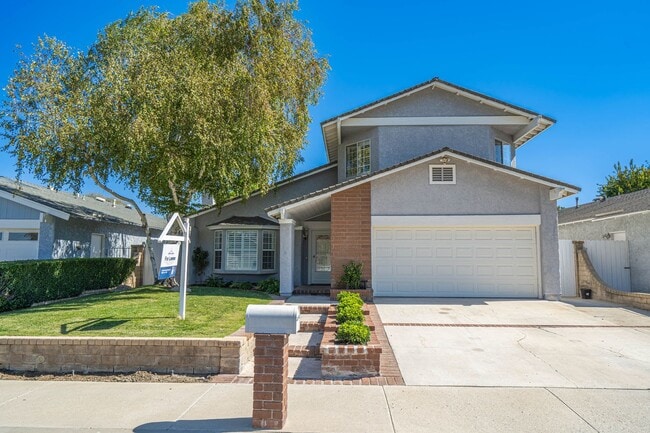 Building Photo - Valencia 4 Bedroom Home for Rent.